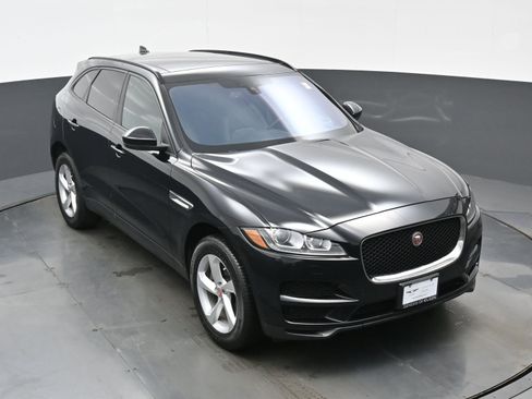 Used 2017 Jaguar F-PACE Premium image 36