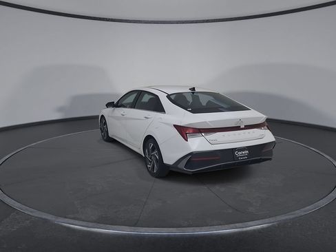 Used 2025 Hyundai Elantra Limited FWD image 12