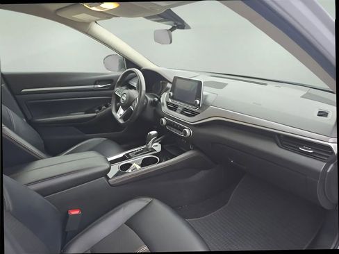 Used 2024 Nissan Altima 2.5 SR image 16