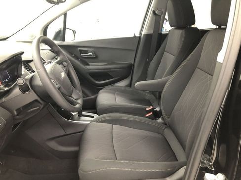 Used 2020 Chevrolet Trax LT FWD image 11
