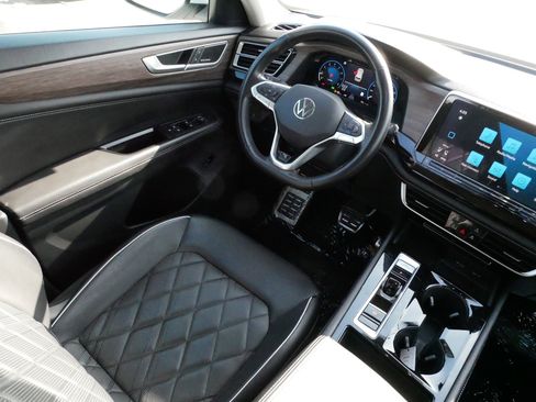 Certified 2024 Volkswagen Atlas SEL Premium R-Line image 9