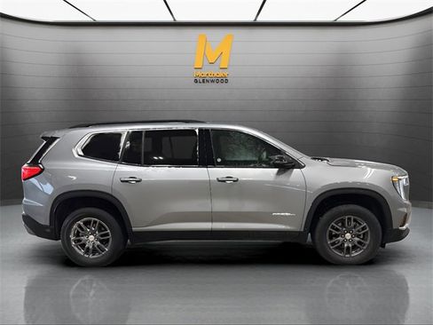 Used 2025 GMC Acadia Elevation image 1