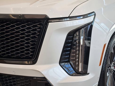 Certified 2025 Cadillac Escalade ESV V AWD/4WD image 8