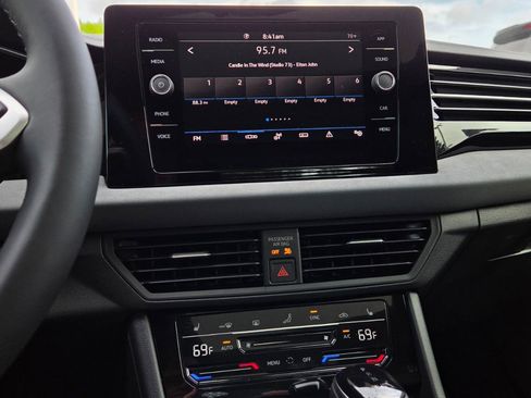 Used 2026 Volkswagen Jetta SE FWD image 31