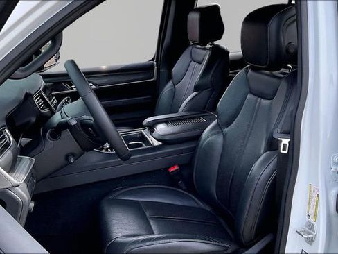 Used 2024 Jeep Wagoneer L Series II w/ Flexible Seating Group image 15