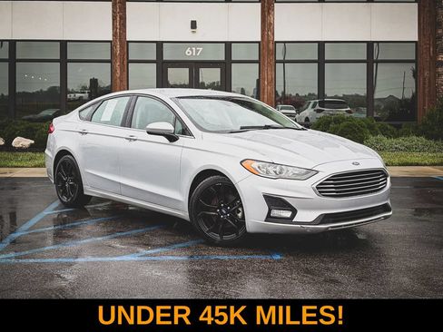 Used 2019 Ford Fusion SE w/ Equipment Group 151A FWD image 1