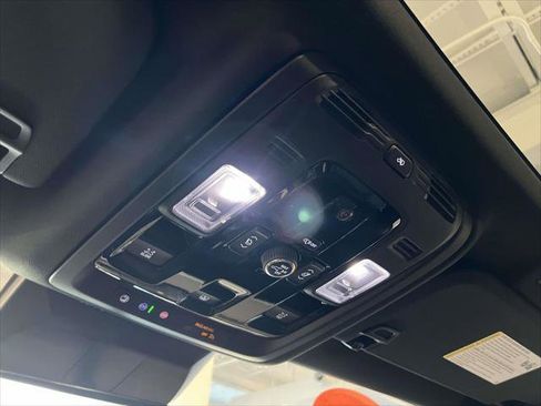 Certified 2025 Cadillac Escalade Premium Luxury image 35