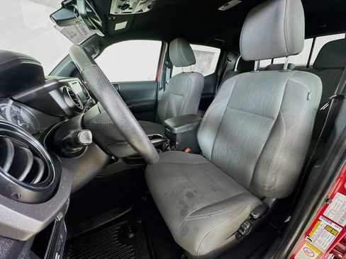 Certified 2018 Toyota Tacoma TRD Off-Road image 10