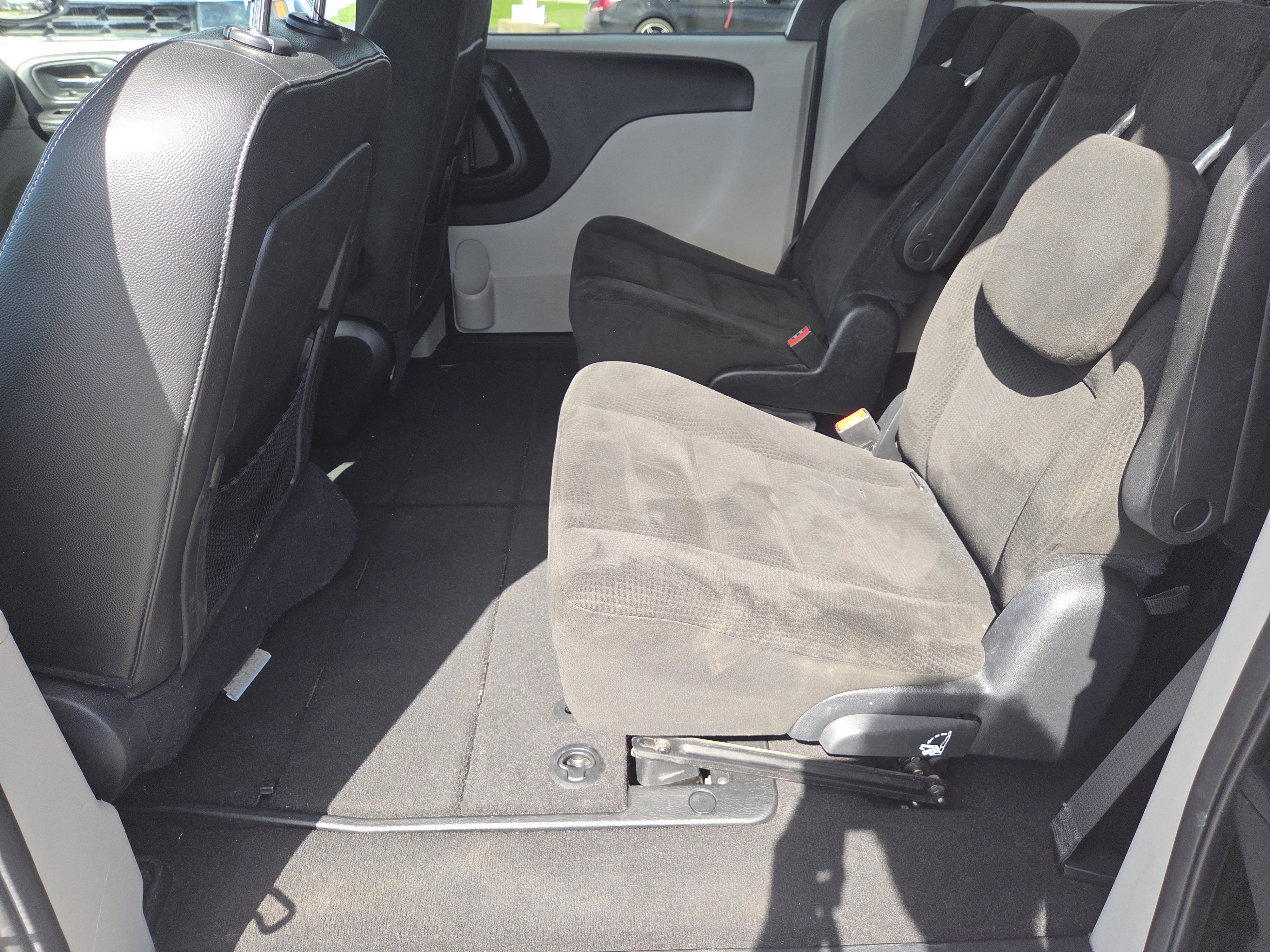 Used 2016 Dodge Grand Caravan SXT FWD image 8