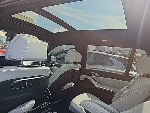 Used 2024 BMW X7 xDrive40i w/ Executive Package image 10