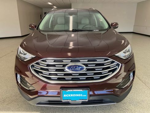 Used 2019 Ford Edge Titanium image 2