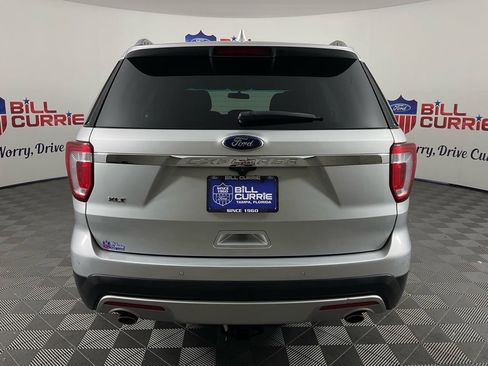 Used 2017 Ford Explorer XLT image 4