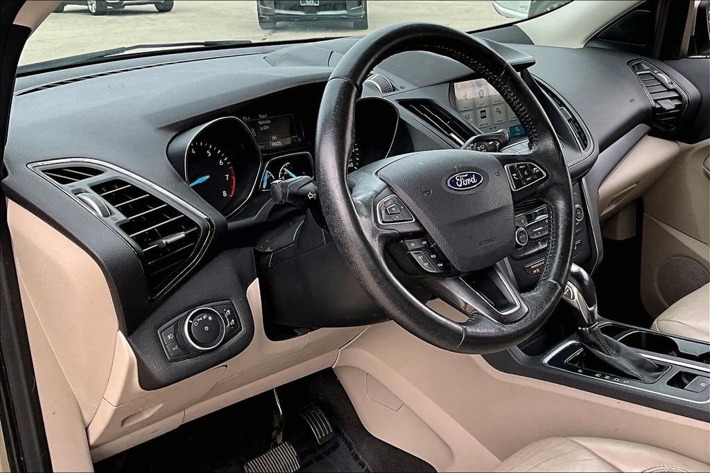 Used 2018 Ford Escape SEL AWD/4WD image 16