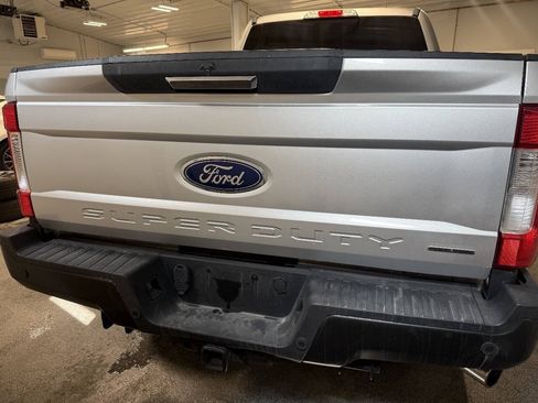 Used 2017 Ford F250 XLT w/ XLT Premium Package AWD/4WD image 7