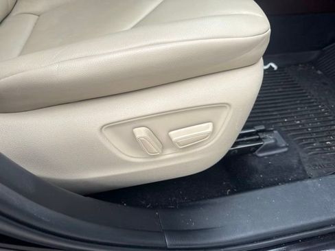 Used 2021 Toyota Highlander XLE FWD image 40