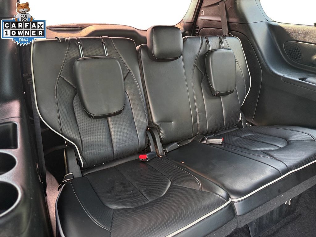 Used 2025 Chrysler Pacifica Limited FWD image 15