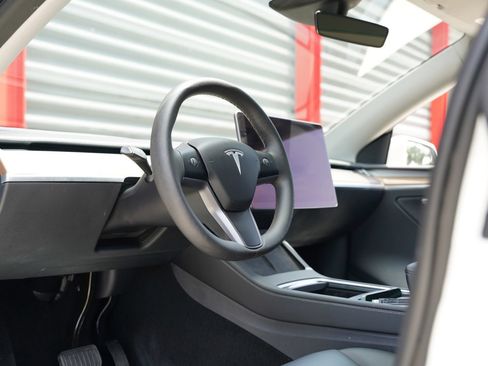Used 2024 Tesla Model Y Long Range RWD image 15
