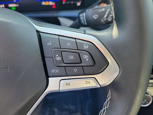 Certified 2023 Volkswagen Taos SE w/ Black Wheel Package FWD image 21