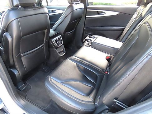 Used 2017 Lincoln MKX Premiere FWD image 25