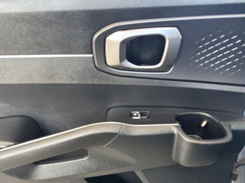 Used 2024 Kia Sorento S image 7