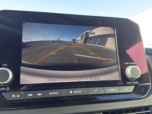 Used 2024 Nissan Pathfinder S image 6