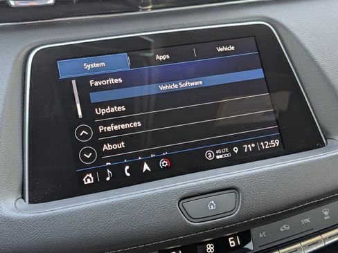 Used 2023 Cadillac XT4 Luxury w/ Cold Weather Package image 42