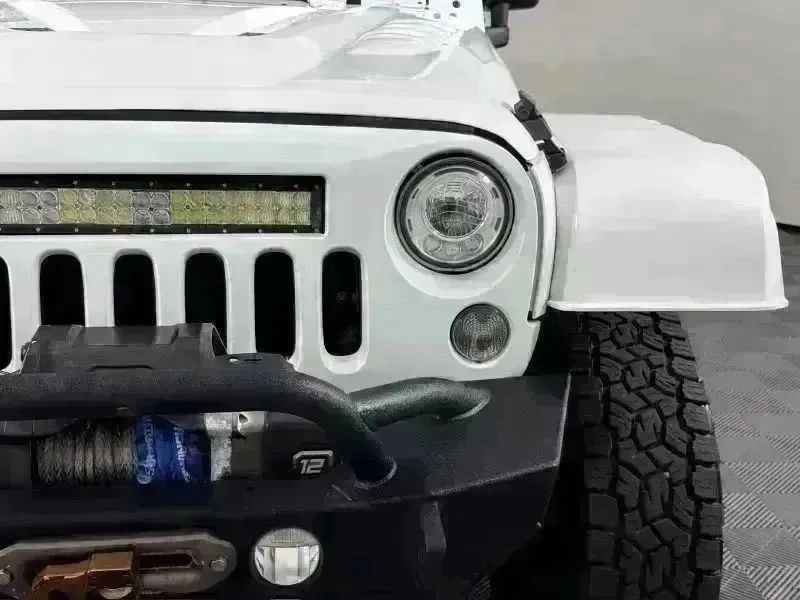 Used 2018 Jeep Wrangler Unlimited Rubicon w/ Connectivity Group AWD/4WD image 5