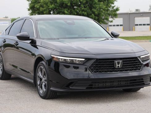Used 2023 Honda Accord EX image 4