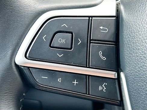 Used 2024 Toyota Highlander XLE FWD image 37