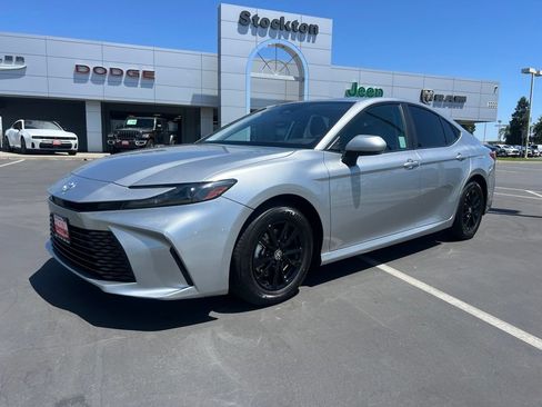 Used 2025 Toyota Camry LE FWD image 4