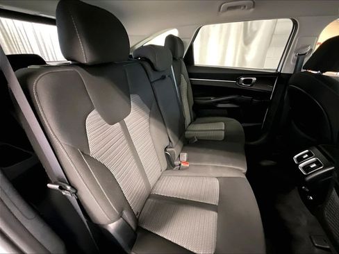 Used 2022 Kia Sorento LX FWD image 16