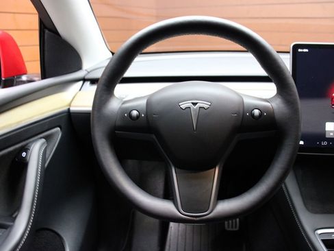 Used 2023 Tesla Model Y Performance image 26