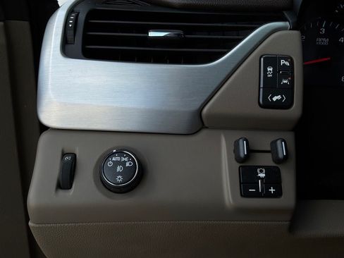 Used 2019 GMC Yukon SLT w/ Premium Edition RWD image 29