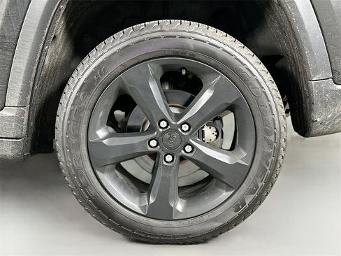 Used 2024 Jeep Grand Cherokee Limited w/ Black Appearance Package image 30