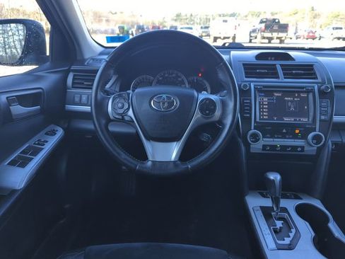 Used 2014 Toyota Camry SE image 18