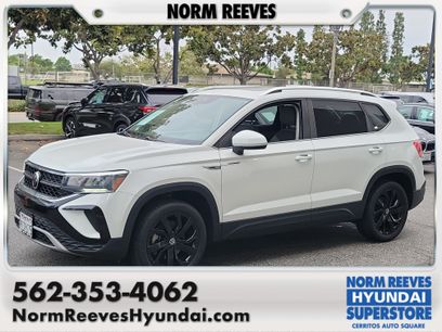 Used 2022 Volkswagen Taos SE w/ Panoramic Sunroof Package