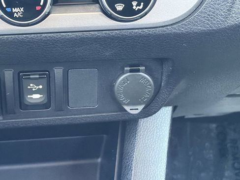 Certified 2018 Toyota Tacoma SR5 RWD image 31