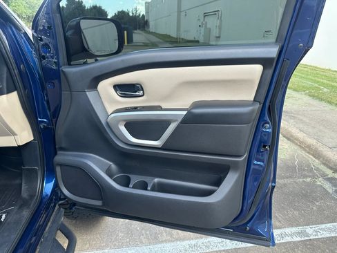 Used 2017 Nissan Titan SV AWD/4WD image 27