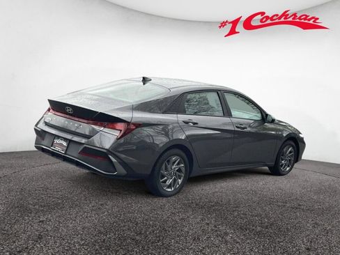 Used 2024 Hyundai Elantra SEL FWD image 7