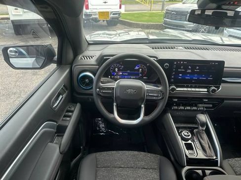Used 2024 Chevrolet Colorado Z71 AWD/4WD image 26