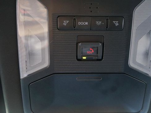Used 2025 Toyota RAV4 SE AWD/4WD image 17
