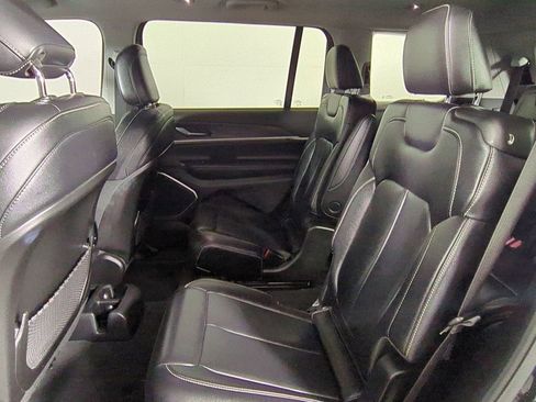 Used 2022 Jeep Grand Cherokee L Limited AWD/4WD image 17