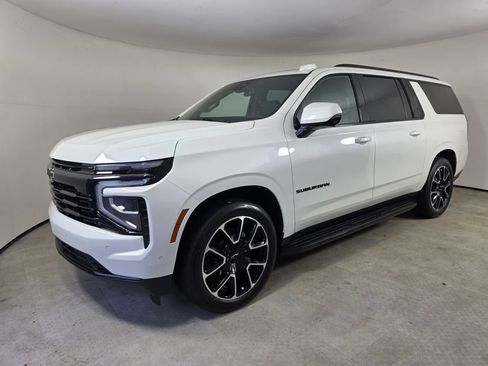 Used 2025 Chevrolet Suburban RST w/ RST Capability Package AWD/4WD image 8