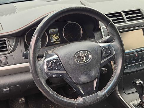 Used 2017 Toyota Camry SE image 4