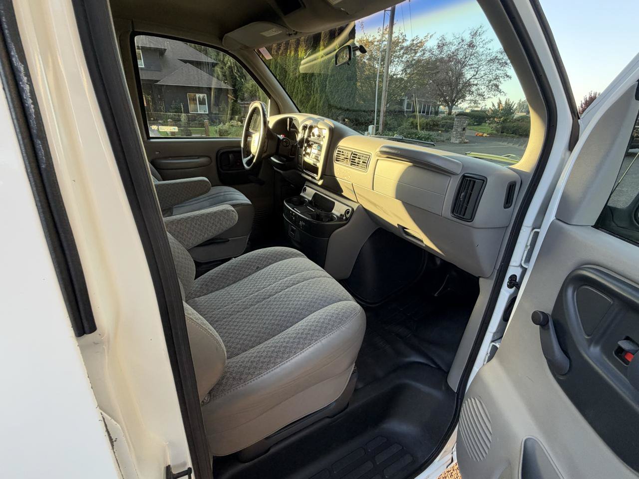Used 1998 Chevrolet Express 3500 Extended w/ Convenience Pkg RWD image 11