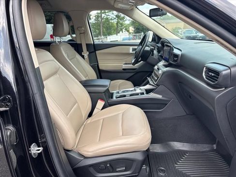 Used 2021 Ford Explorer XLT w/ Equipment Group 202A AWD/4WD image 13