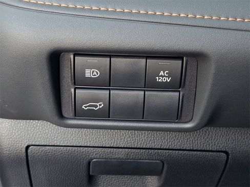 Used 2023 Toyota Highlander Bronze Edition image 26