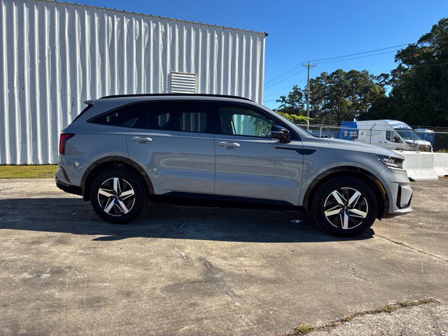 Used 2023 Kia Sorento EX w/ Panoramic Sunroof Package FWD image 2