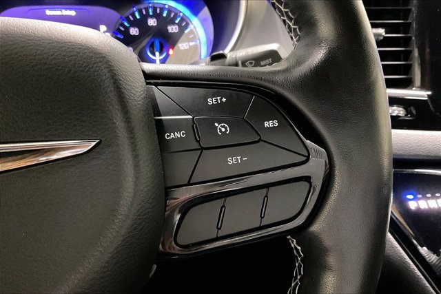Used 2019 Chrysler Pacifica Touring-L Plus FWD image 19