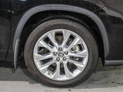 Used 2023 Toyota Highlander Limited image 10